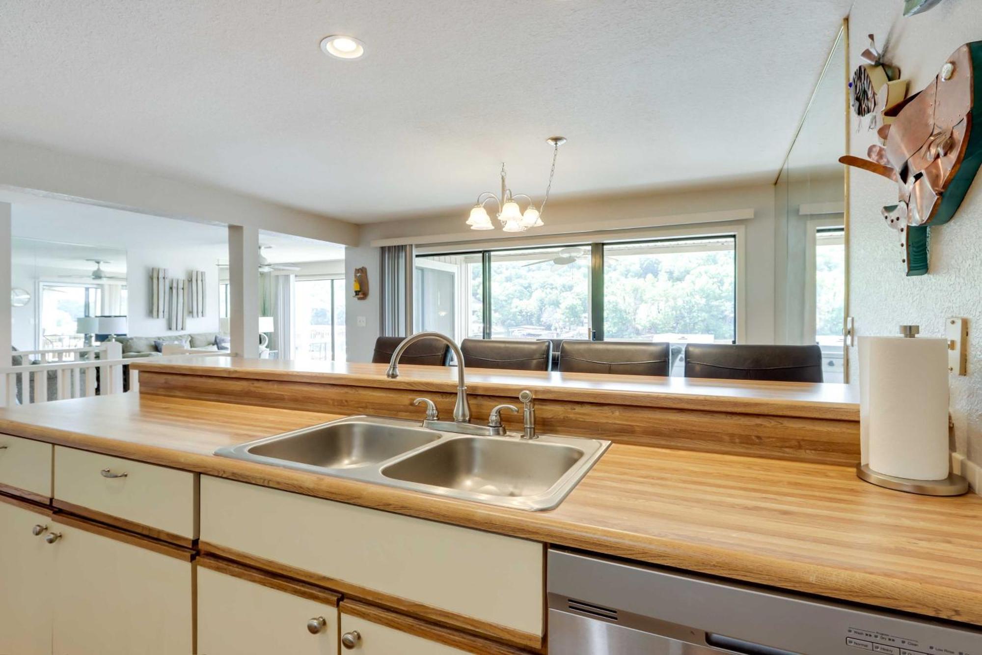Lakefront Osage Beach Condo With Community Pool Eksteriør bilde